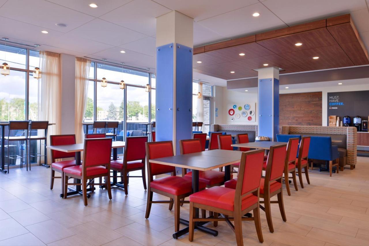 Holiday Inn Express & Suites - Mall Of America - Msp Airport By Ihg Bloomington Exterior photo